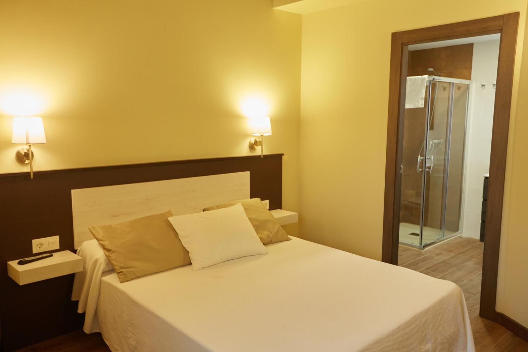 Apartamentos Rurales Casa La Piedra Collia Luaran gambar