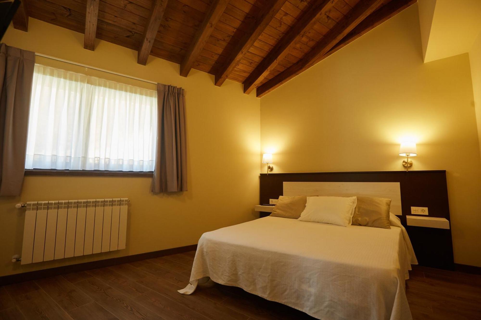 Apartamentos Rurales Casa La Piedra Collia Luaran gambar