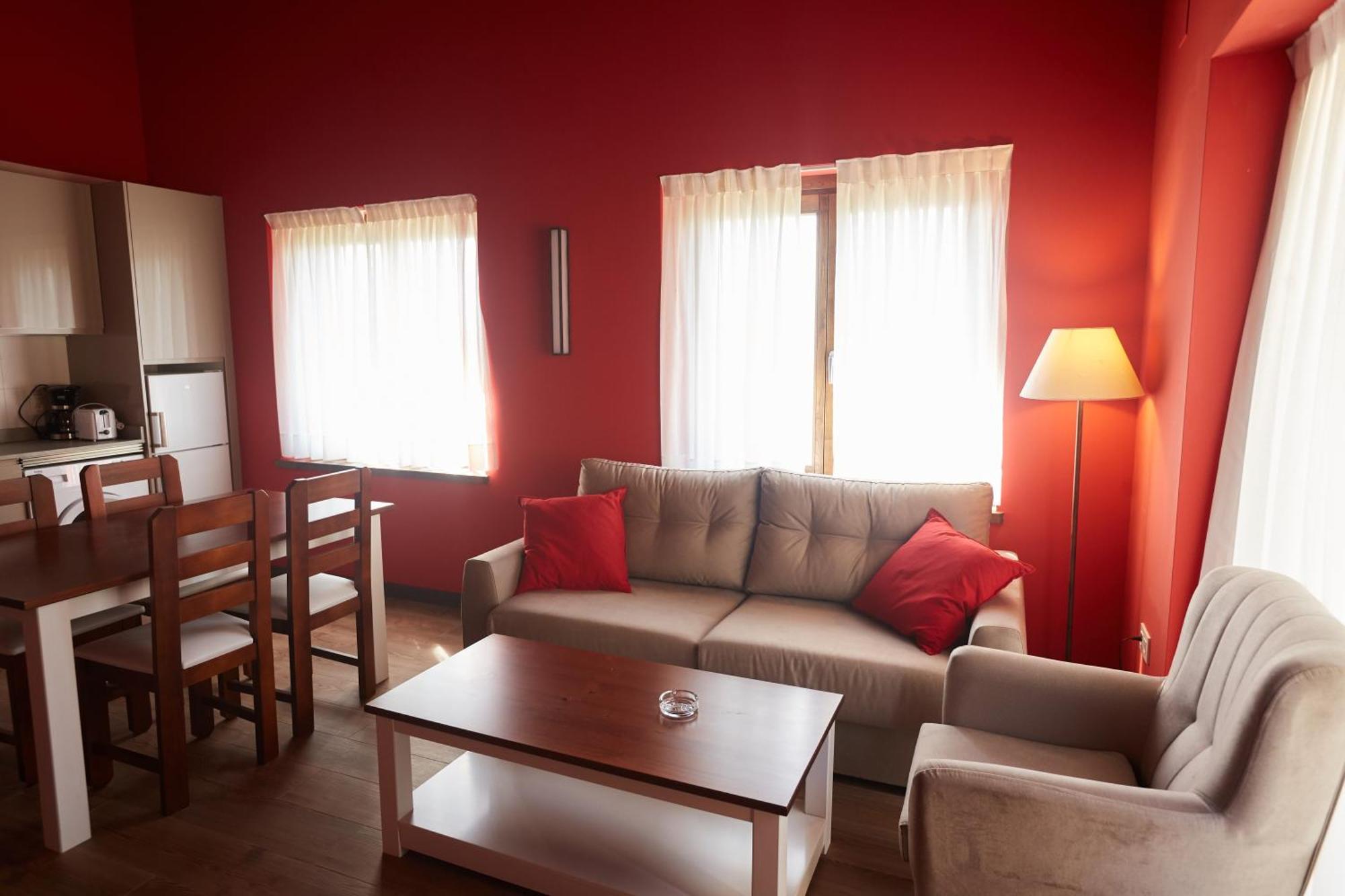 Apartamentos Rurales Casa La Piedra Collia Luaran gambar