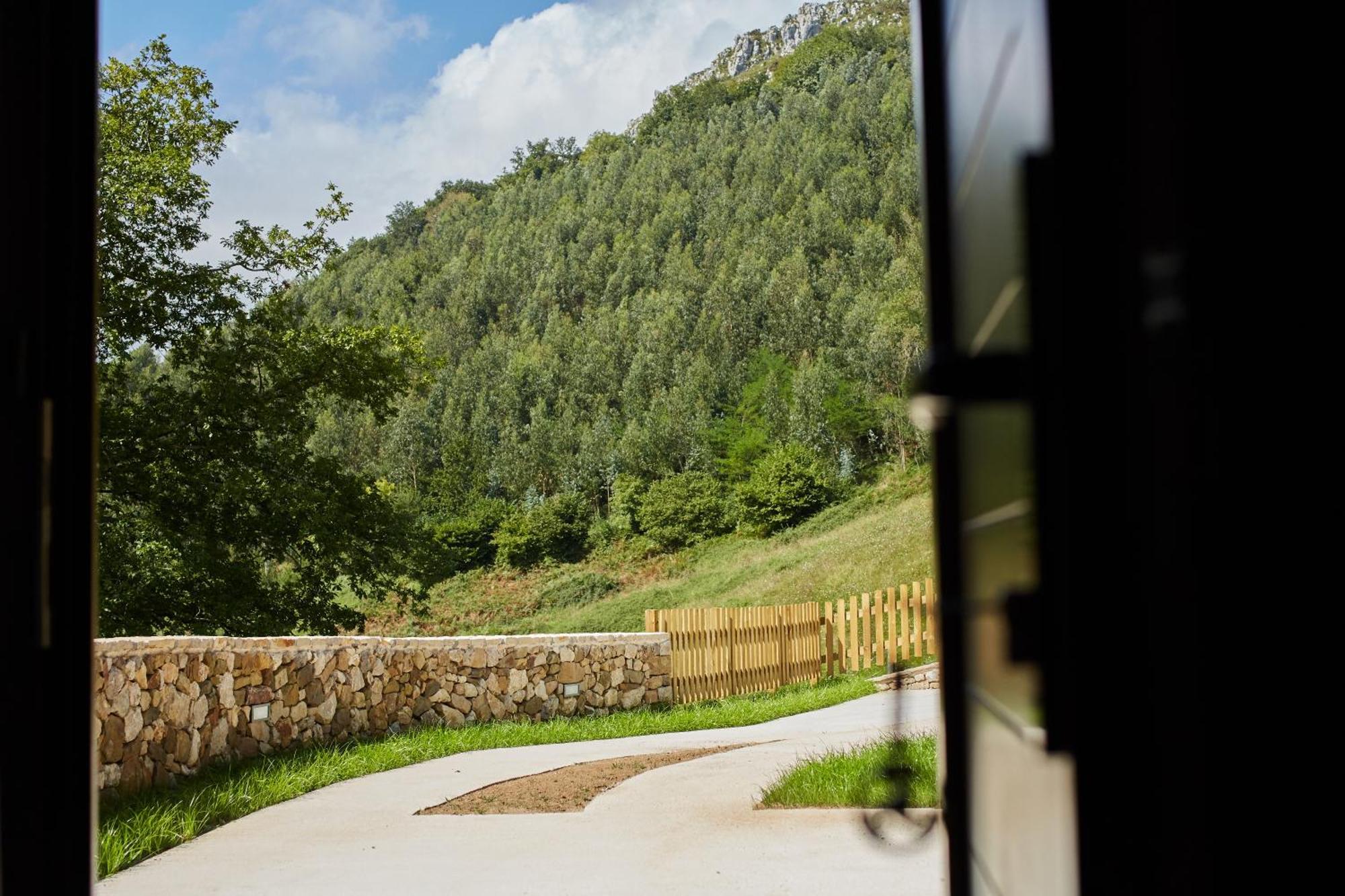 Apartamentos Rurales Casa La Piedra Collia Luaran gambar