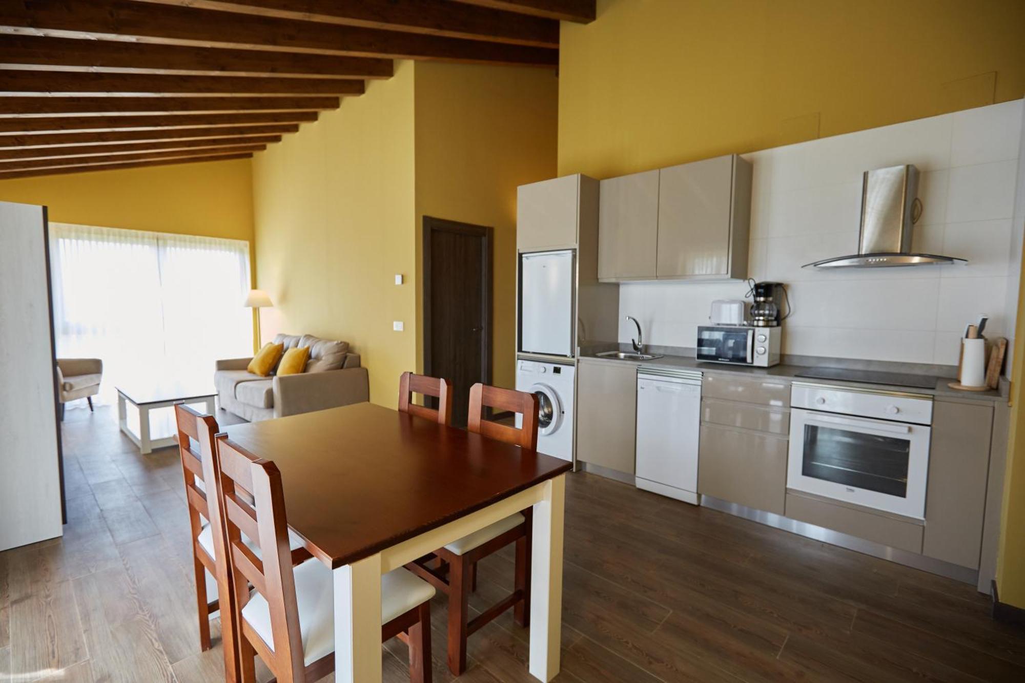 Apartamentos Rurales Casa La Piedra Collia Luaran gambar