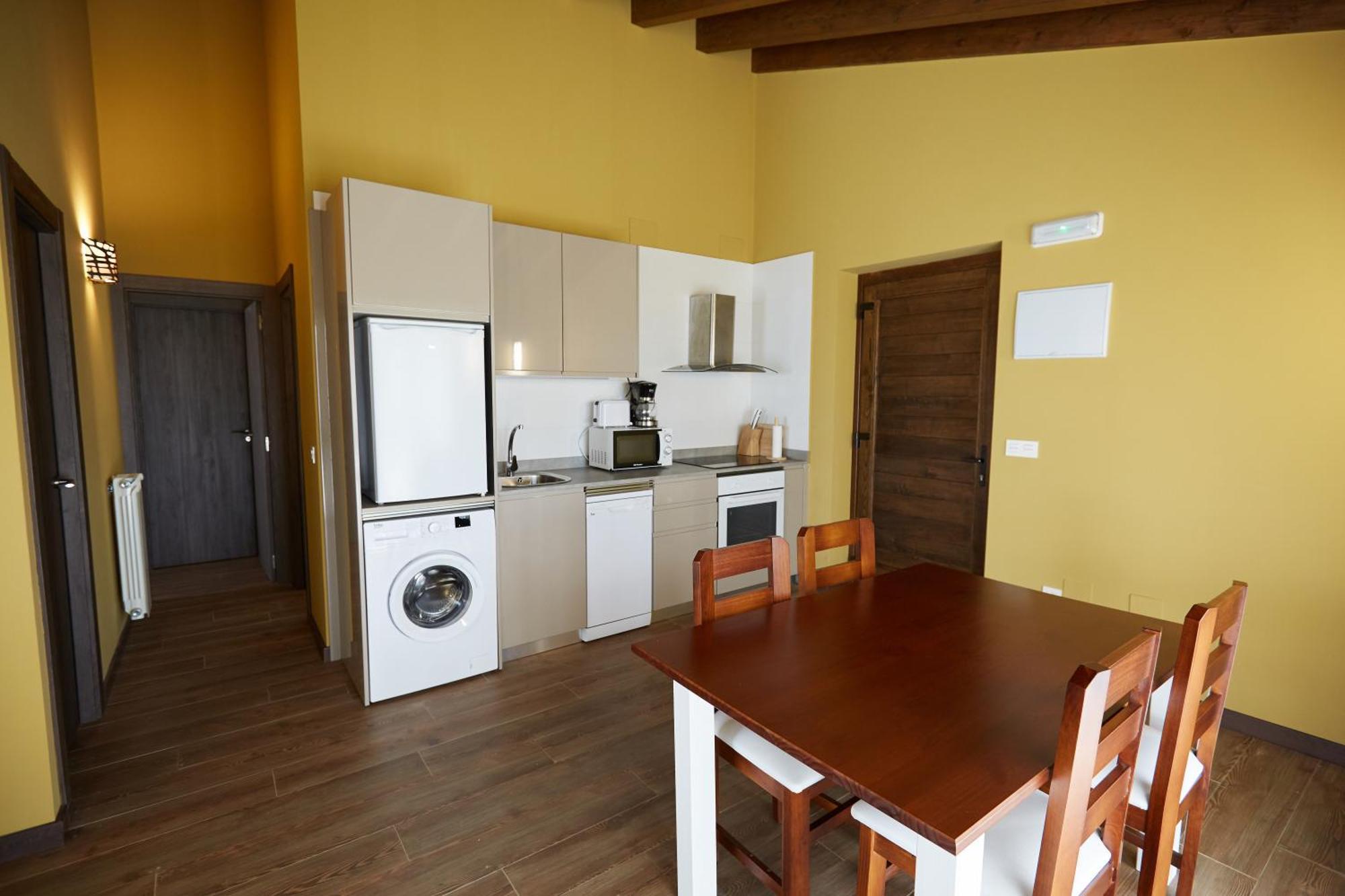 Apartamentos Rurales Casa La Piedra Collia Luaran gambar