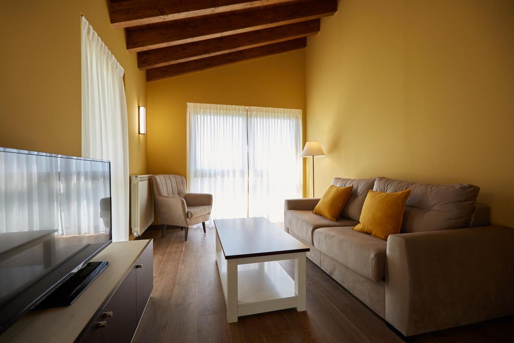 Apartamentos Rurales Casa La Piedra Collia Luaran gambar