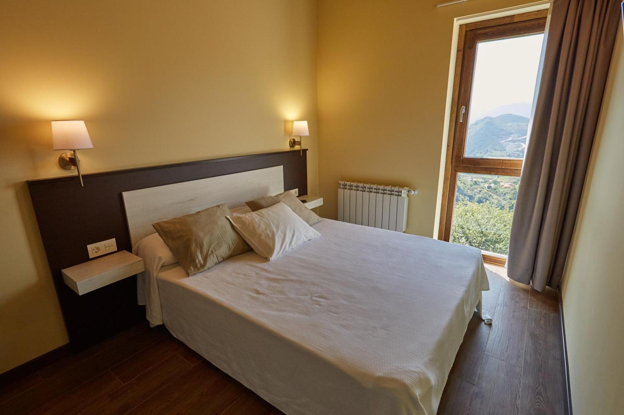 Apartamentos Rurales Casa La Piedra Collia Luaran gambar