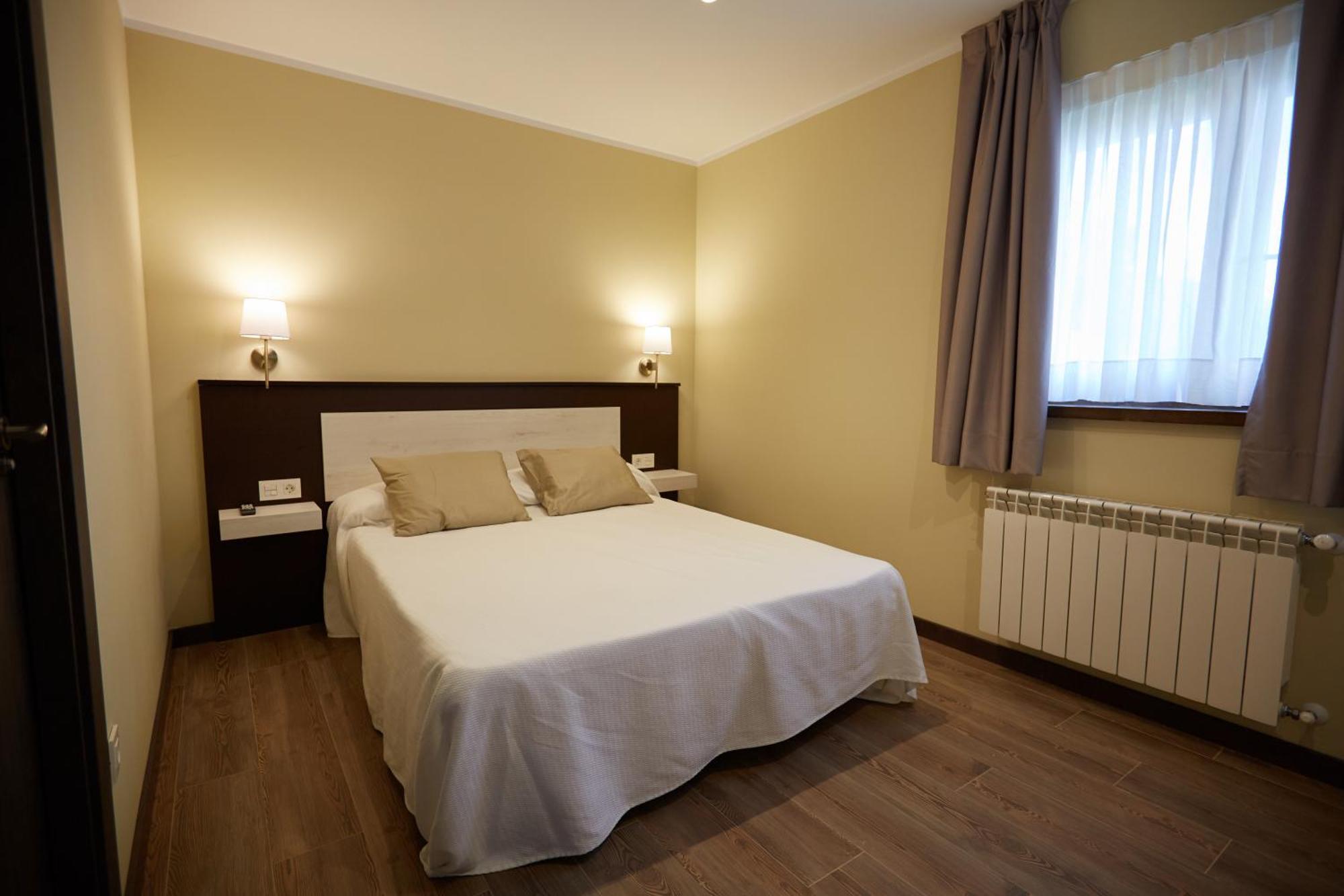 Apartamentos Rurales Casa La Piedra Collia Luaran gambar