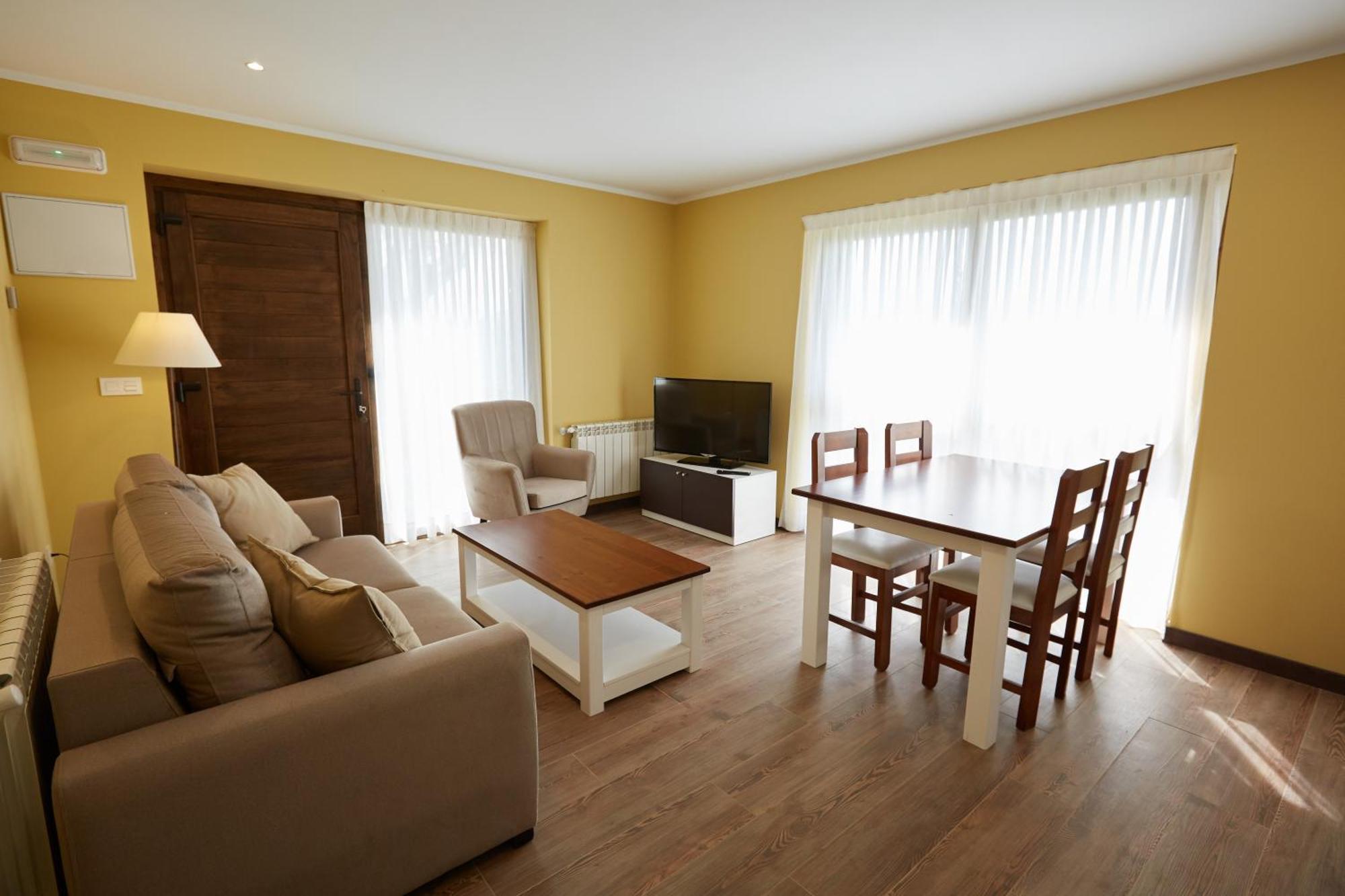 Apartamentos Rurales Casa La Piedra Collia Luaran gambar